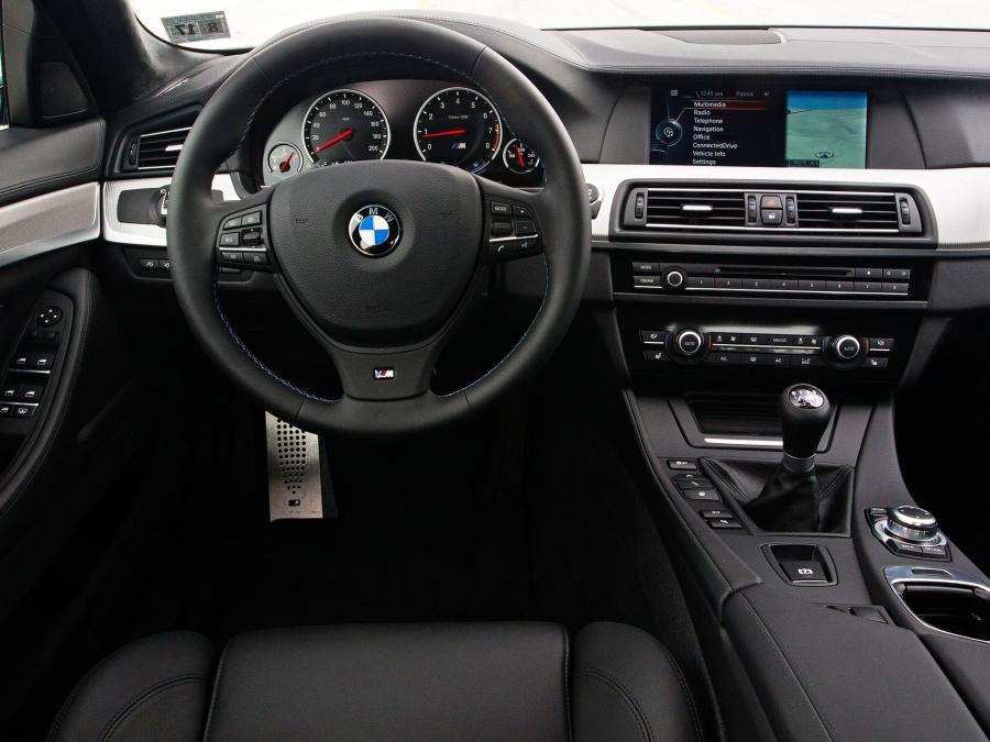  BMW M5 2011 года  (US) (фото 13 из 24)